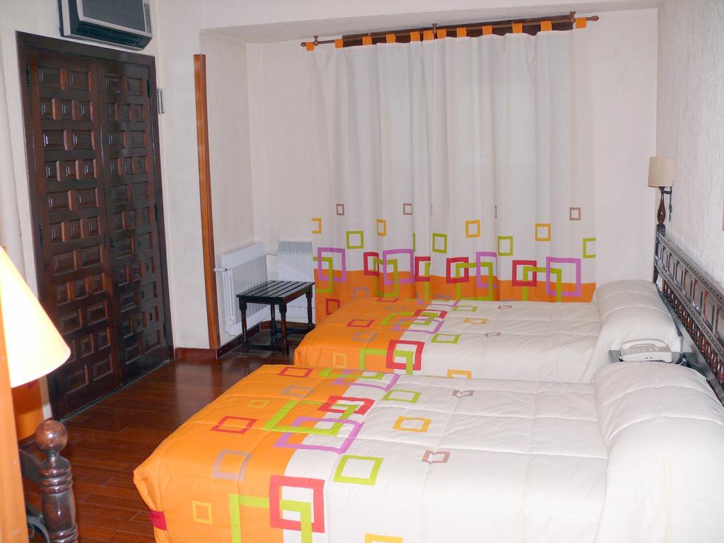 Hotel Restaurante Las Galias Суэра Номер фото