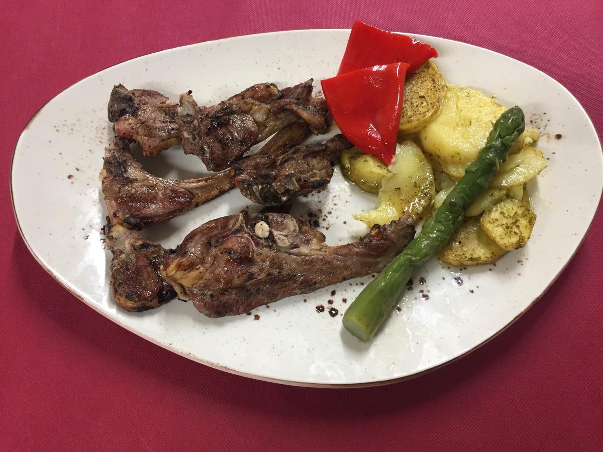 Hotel Restaurante Las Galias Суэра Экстерьер фото